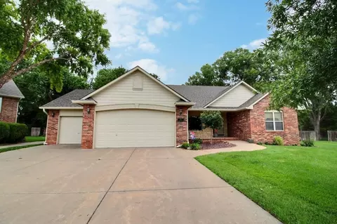 241 S Maple Dunes Ct, Wichita, KS 67235