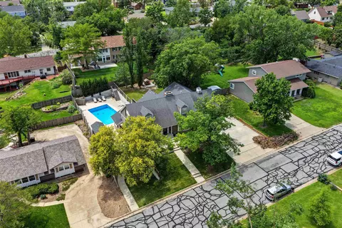 2226 Melrose Ln, Salina, KS 67401