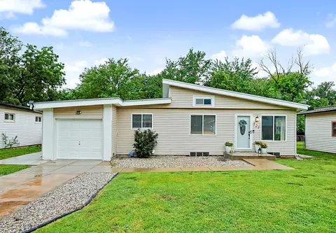 521 S Westview Dr, Derby, KS 67037