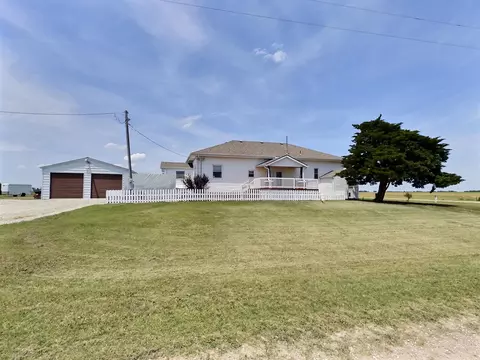 196 E 50th St S, Wellington, KS 67152