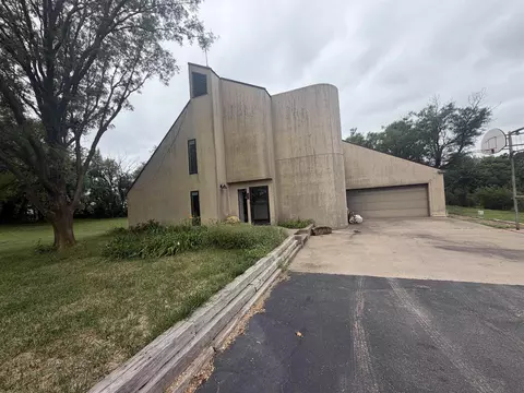 399 S Seneca, Wellington, KS 67152