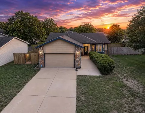 2049 S Crestline Ct, Wichita, KS 67209
