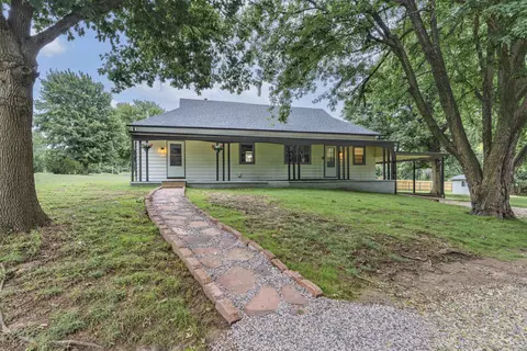 1701 E Chestnut Ave, Arkansas City, KS 67005