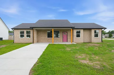 731 N Wakefield Ave, Valley Center, KS 67147