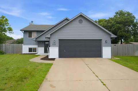1721 N Redbarn Cir, Wichita, KS 67212