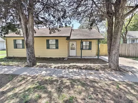 Exterior - 205 S 4th St, Mulvane, KS 67110 photo 2 of 5