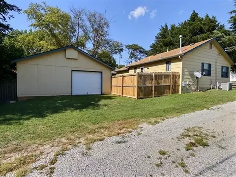 Exterior - 205 S 4th St, Mulvane, KS 67110 photo 4 of 5