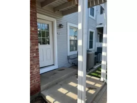 1717 S Cypress St #412, Wichita, KS 67207