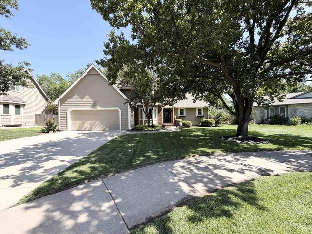 4610 N Farmstead Ct, Bel Aire, KS 67220