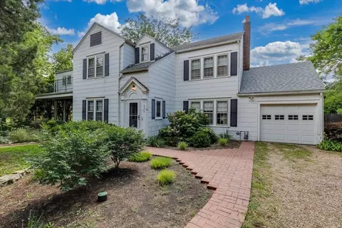 525 W 10th St, Newton, KS 67114