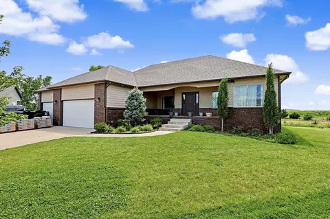3315 S Bluelake Ct, Wichita, KS 67215