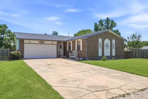 5328 S Oak Ave, Wichita, KS 67217