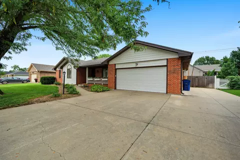325 Seitz Dr, Salina, KS 67401