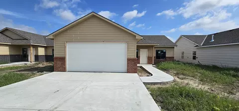 5109 N Toben Ct, Bel Aire, KS 67226