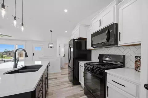 Kitchen - 10514 W Wilkinson, Maize, KS 67101 photo 4 of 5
