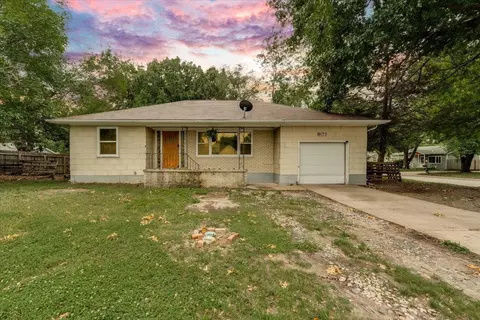 921 W 5th, Newton, KS 67114