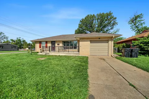 1720 Lewis Ave, Salina, KS 67401