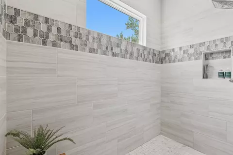 Bath - 831 E Ruby Ct, Mulvane, KS 67110 photo 3 of 6