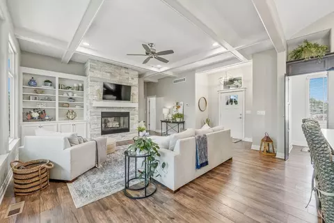 Living - 831 E Ruby Ct, Mulvane, KS 67110 photo 2 of 3