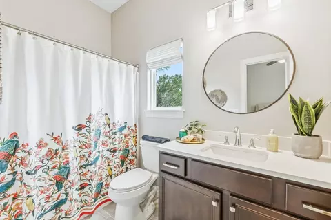 Bath - 831 E Ruby Ct, Mulvane, KS 67110 photo 4 of 6
