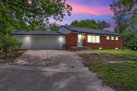 870 S Watson Ln, Wichita, KS 67207