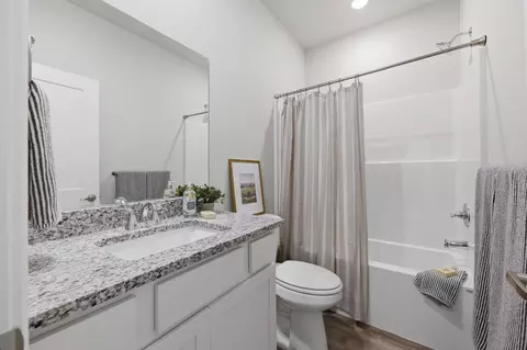 Bath - 3581 E Bearsden St, Derby, KS 67037 photo 2 of 2