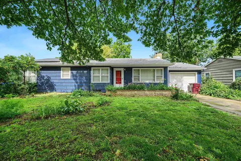 415 N Chestnut St, Lindsborg, KS 67456