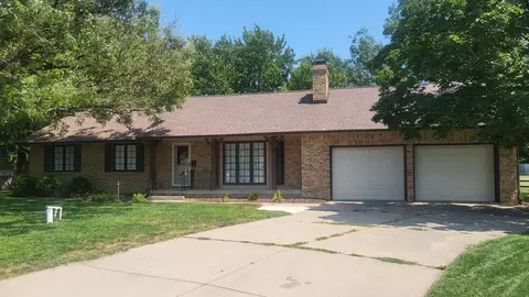 840 Trinity Ct, Newton, KS 67114