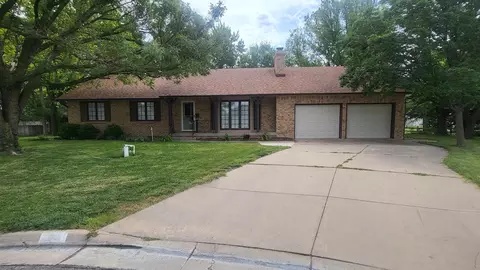 840 Trinity Ct, Newton, KS 67114