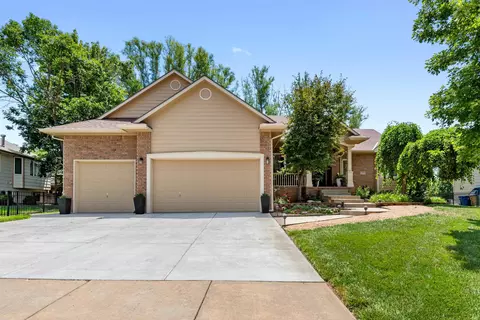 1405 E Hidden Ridge Ct, Derby, KS 67037
