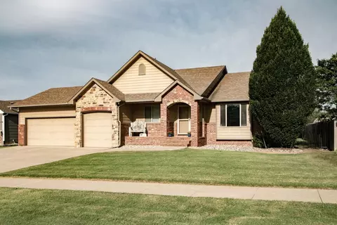 2825 N Emerson Cir, Derby, KS 67037