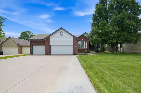 14012 W Highland Springs Ct, Wichita, KS 67235