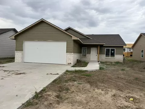 8962 E Joshua St, Bel Aire, KS 67226
