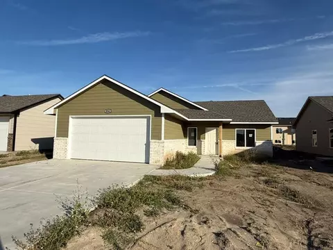 8962 E Joshua St, Bel Aire, KS 67226