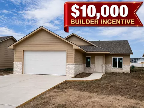 8962 E Joshua St, Bel Aire, KS 67226