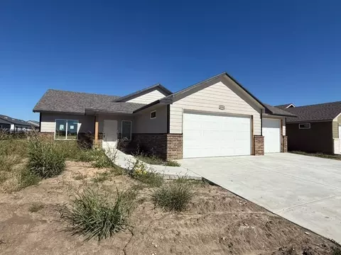 8956 E Joshua St, Bel Aire, KS 67226