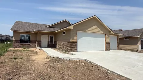 8956 E Joshua St, Bel Aire, KS 67226