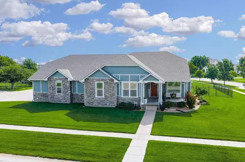 5104 N Colonial Ave, Bel Aire, KS 67226