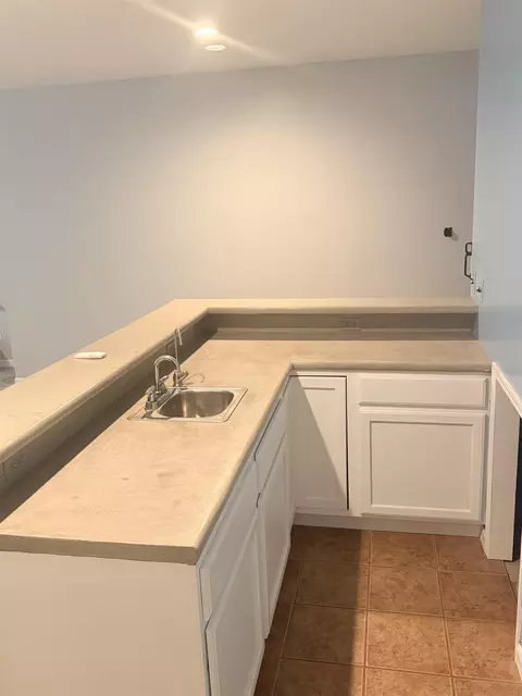 Kitchen - 8615 Amber Rdg, Viola, KS 67149 photo 4 of 4
