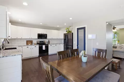 Kitchen - 8615 Amber Rdg, Viola, KS 67149 photo 2 of 4