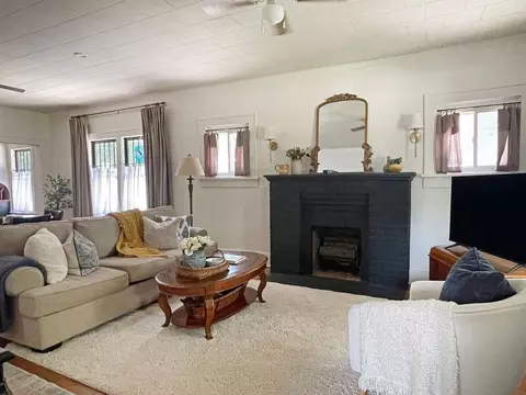Living - 1007 E 14th, Winfield, KS 67156 photo 2 of 5