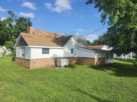 Exterior - 421 N Chestnut, Burden, KS 67019 photo 3 of 5