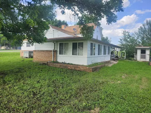 Exterior - 421 N Chestnut, Burden, KS 67019 photo 2 of 5