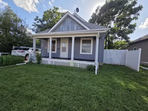 621 N 9th St, Salina, KS 67401