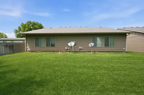 Exterior - 643 E Mulvane St, Mulvane, KS 67110 photo 6 of 7