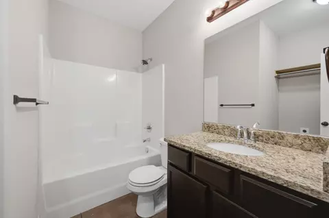 Bath - 643 E Mulvane St, Mulvane, KS 67110 photo 2 of 2