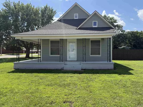 322 S 7th St, Conway Springs, KS 67031
