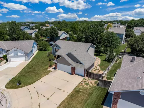 1810 S Fox Run Cir, Wichita, KS 67207