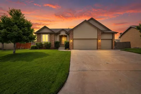 3225 S Bluelake Ct, Wichita, KS 67215