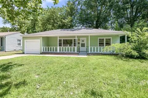 1720 S Roanoke Dr, Wichita, KS 67218